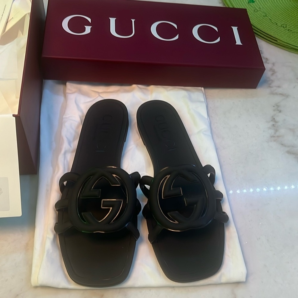 Gucci sandals , excellent condition